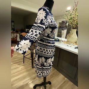 164. TRULLI BLUE & WHITE SIZE 6